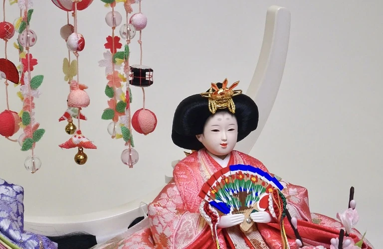 春を彩る、可愛らしい女の子への贈り物。心温まるひな祭りを演出！